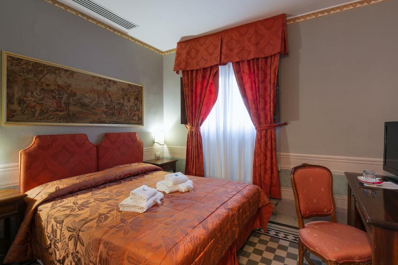 I Portici Hotel - Residenza D'Epoca Arezzo Exterior foto